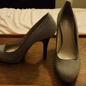 New Nine & Co black and white plaid heels